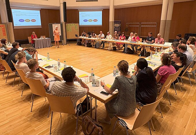 Auftakt Runder Tisch zur Förderung der psychischen Gesundheit von Kindern und Jugendlichen in Hessen 2025_07_03_PM_HAGE_Auftakt_Runder_Tisch.jpg